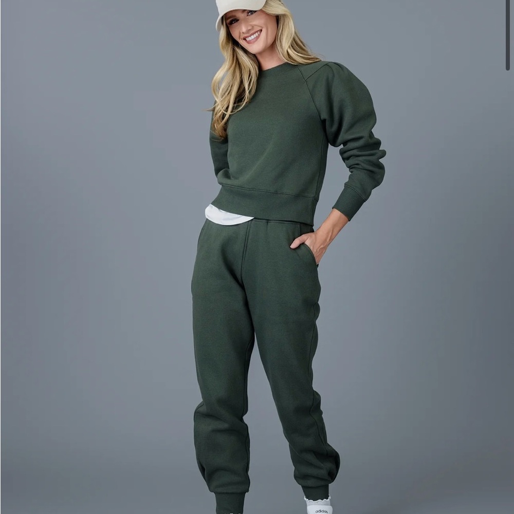NWT Green Crewneck Sweatshirt with Puff Sleeves